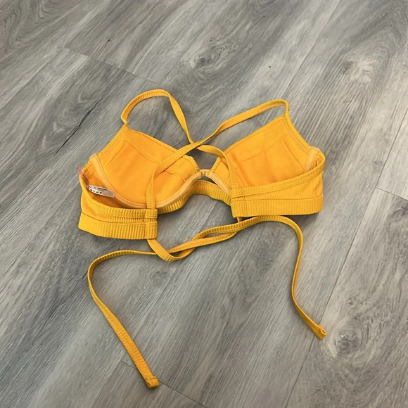 🏁 Ardene strappy yellow bikini top size  small - Picture 3 of 5